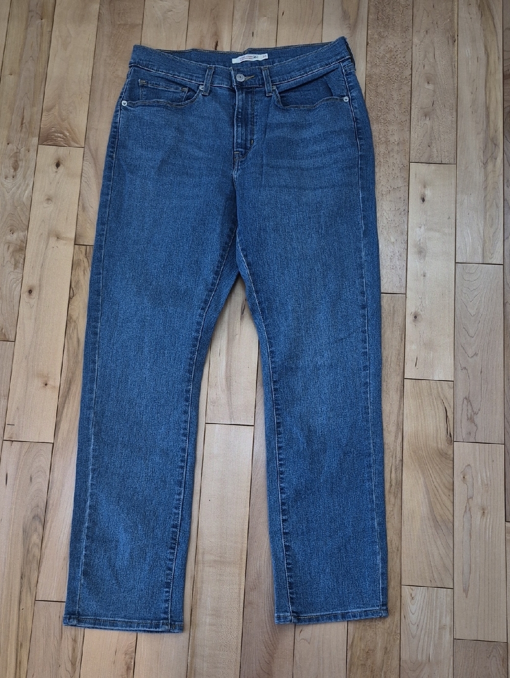 Levi's Women's Size 30 Classic Straight-Leg Jeans